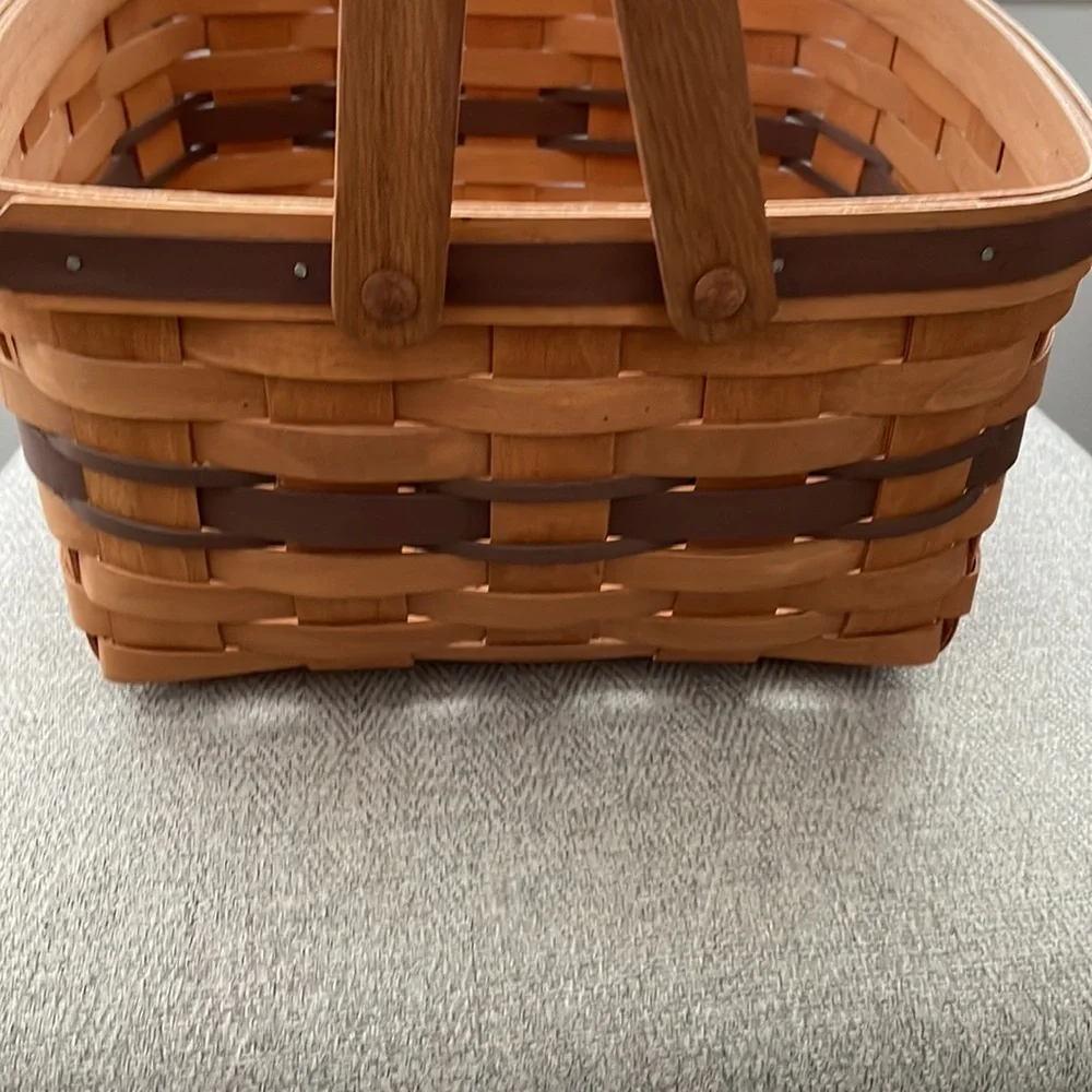 Henn Basket no cracks or splits. - Picture 6 of 11
